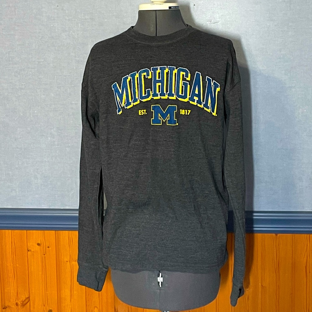 🔥3 for $15 Sale- EUC- Long sleeve Michigan tee size large